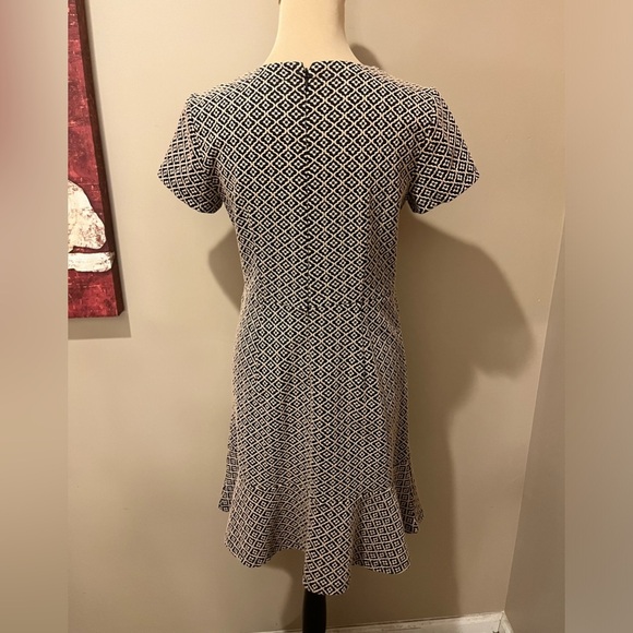 Tan & black pattern flounce hem dress, size 2 - Picture 2 of 7